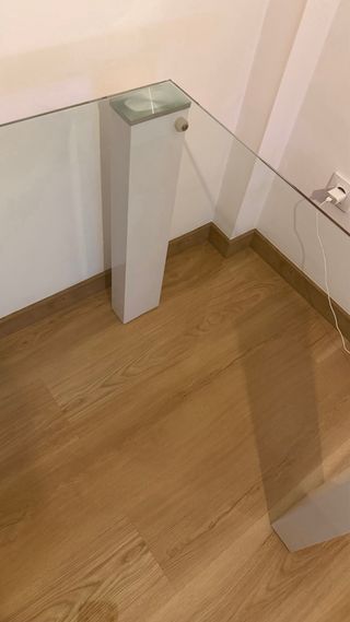 Mesa de comedor cristal templado. EXTENSIBLE.