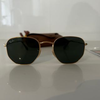 Gafas Ray-Ban Hexagonales Doradas y Negras