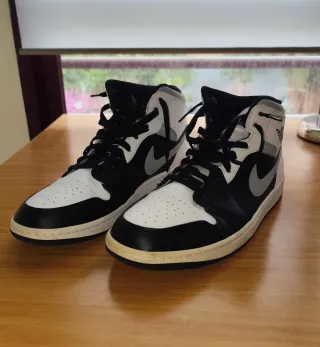 Air Jordan 1 Mid White Shadow