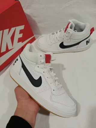 Zapatillas Nike Blancas y Negras