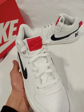 Zapatillas Nike Blancas y Negras