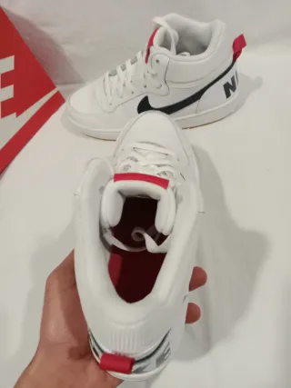 Zapatillas Nike Blancas y Negras