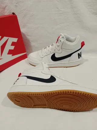 Zapatillas Nike Blancas y Negras