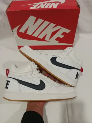 Zapatillas Nike Blancas y Negras