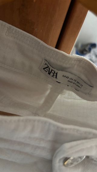 Pantalones blancos rotos