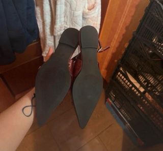 Zapatos/Sandalias Granates con Hebillas