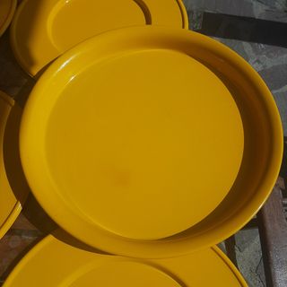 Sottopiatti vintage in metallo giallo