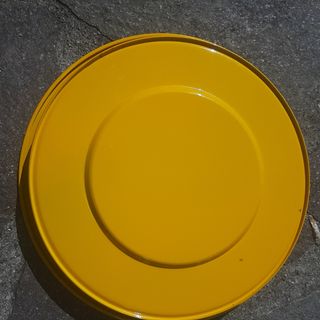 Sottopiatti vintage in metallo giallo