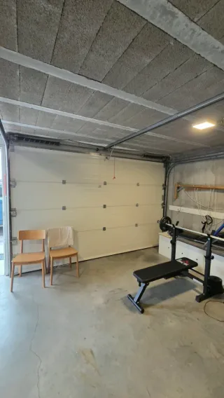 Puerta de Garaje Automática Blanca