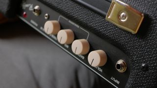 Amplificador Fender Rumble 15 Bajo/Guitarra