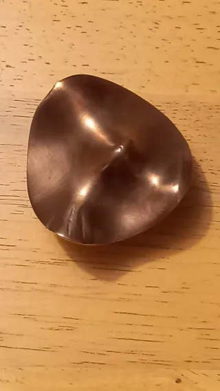 Paloma esférica de bronce