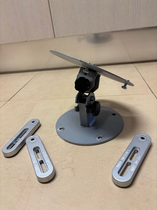 Soporte para proyector ajustable