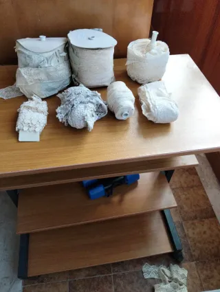 Lotto 34 matasse e rotoli pizzo assortiti