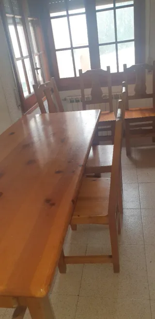 Mueble comedor madera y cristal y mesa y sillas