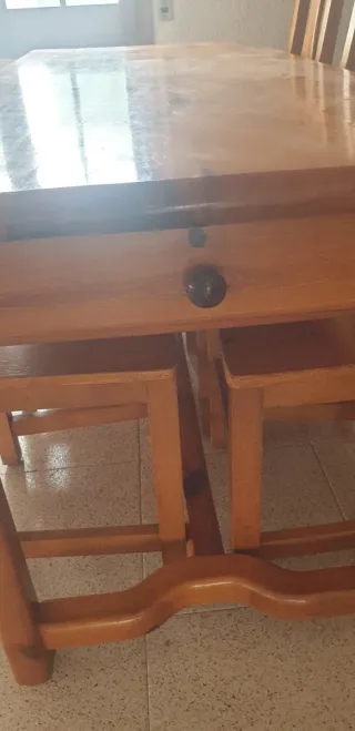 Mueble comedor madera y cristal y mesa y sillas