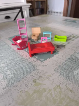 Muebles de casa de muñecas