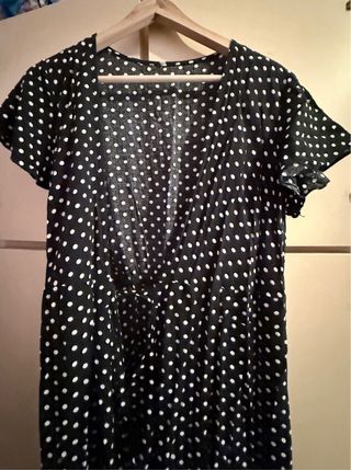 Vestido negro lunares blancos