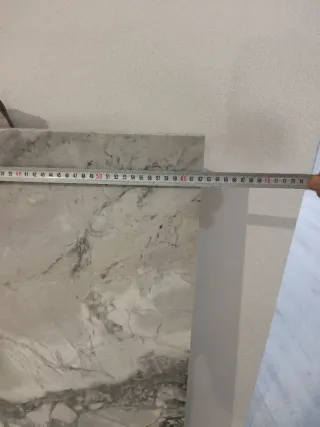 Encimera de piedra natural gris y blanca