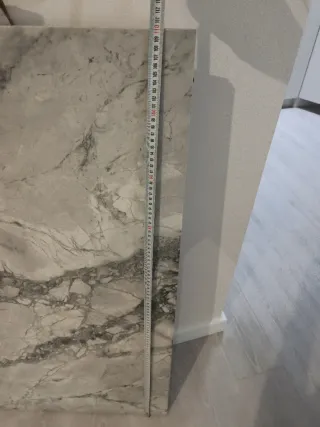 Encimera de piedra natural gris y blanca