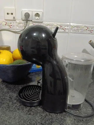 Cafetera Dolce Gusto Krups Negra