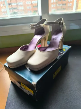 Zapatos de tacón NATHALY MARTINEZ Beige Talla 40