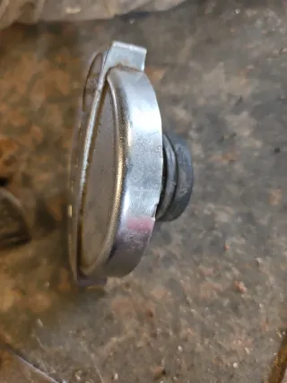 Tapon metalico  Derbi 49 varios modelos