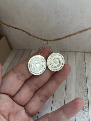 Pendientes redondos nacarados plata