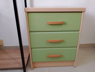 Mesita de noche 3 cajones madera y verde