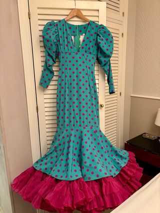 Traje de flamenca con lunares.