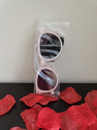 GAFAS DE SOL OJO DE GATO. CON ESTUCHE. NUEVAS