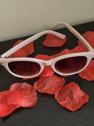 GAFAS DE SOL OJO DE GATO. CON ESTUCHE. NUEVAS