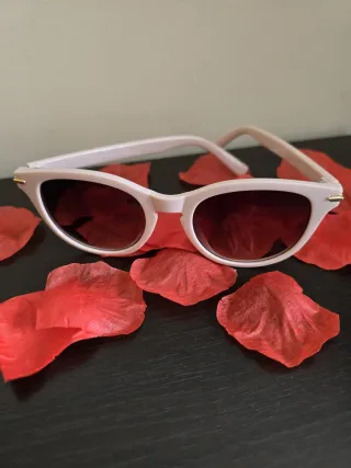 GAFAS DE SOL OJO DE GATO. CON ESTUCHE. NUEVAS