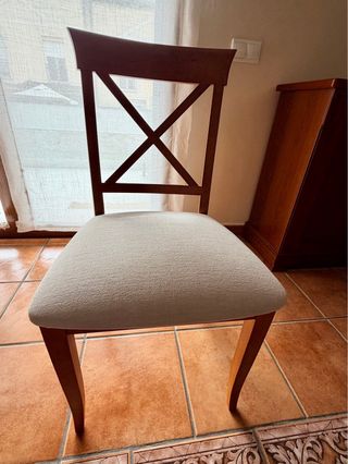 Mesa de comedor y 6 sillas de madera