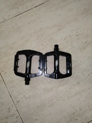 Pedales ENLEE Negros