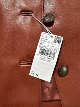 Cazadora efecto piel Mango Talla XS