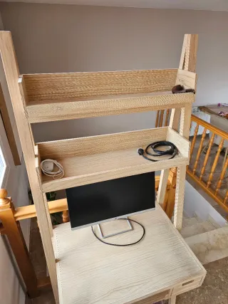 Escritorio madera con estantería