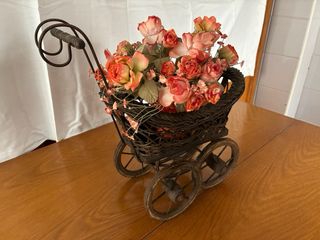 Carrito decorativo con flores