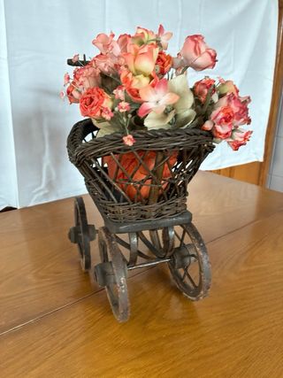 Carrito decorativo con flores