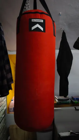 Saco de boxeo Outshock rojo