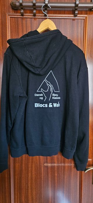 Sudadera con cremallera y logo escalada