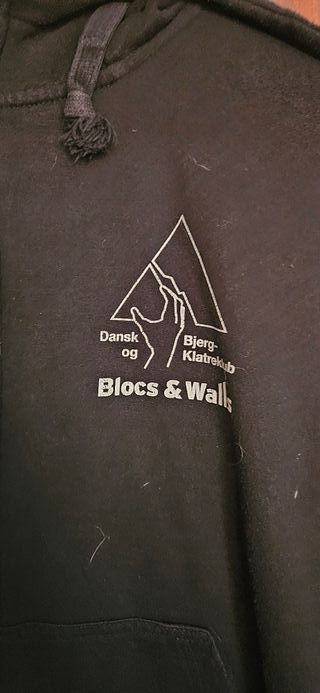 Sudadera con cremallera y logo escalada