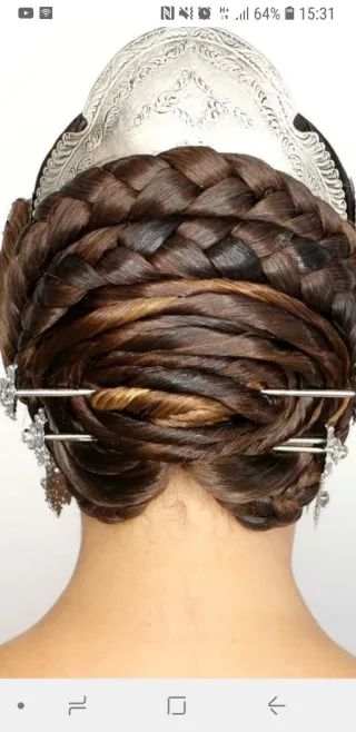 Se hacen moños de fallera