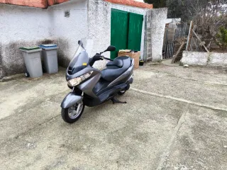 Suzuki Burgman 125 gris