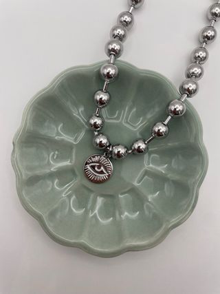 Collana ball chain con ciondolo occhio illuminato