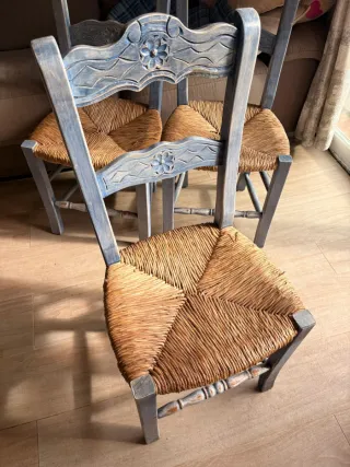 Sillas de enea de madera