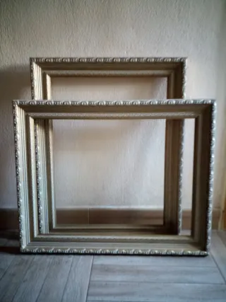 Marco de madera dorado y blanco