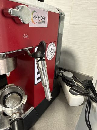 Cafetera DeLonghi Dedica con accesorios