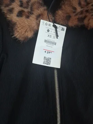 Chaqueta negra con cuello leopardo Talla XS
