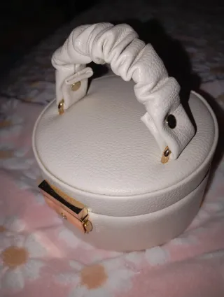 ( NUEVO ) JOYERO DE PIEL Y CON LLAVE