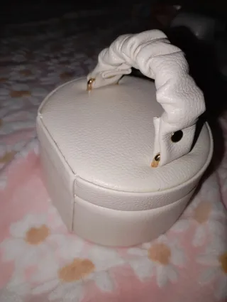 ( NUEVO ) JOYERO DE PIEL Y CON LLAVE